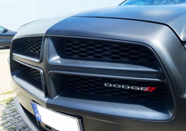 zmiana koloru dodge charger
